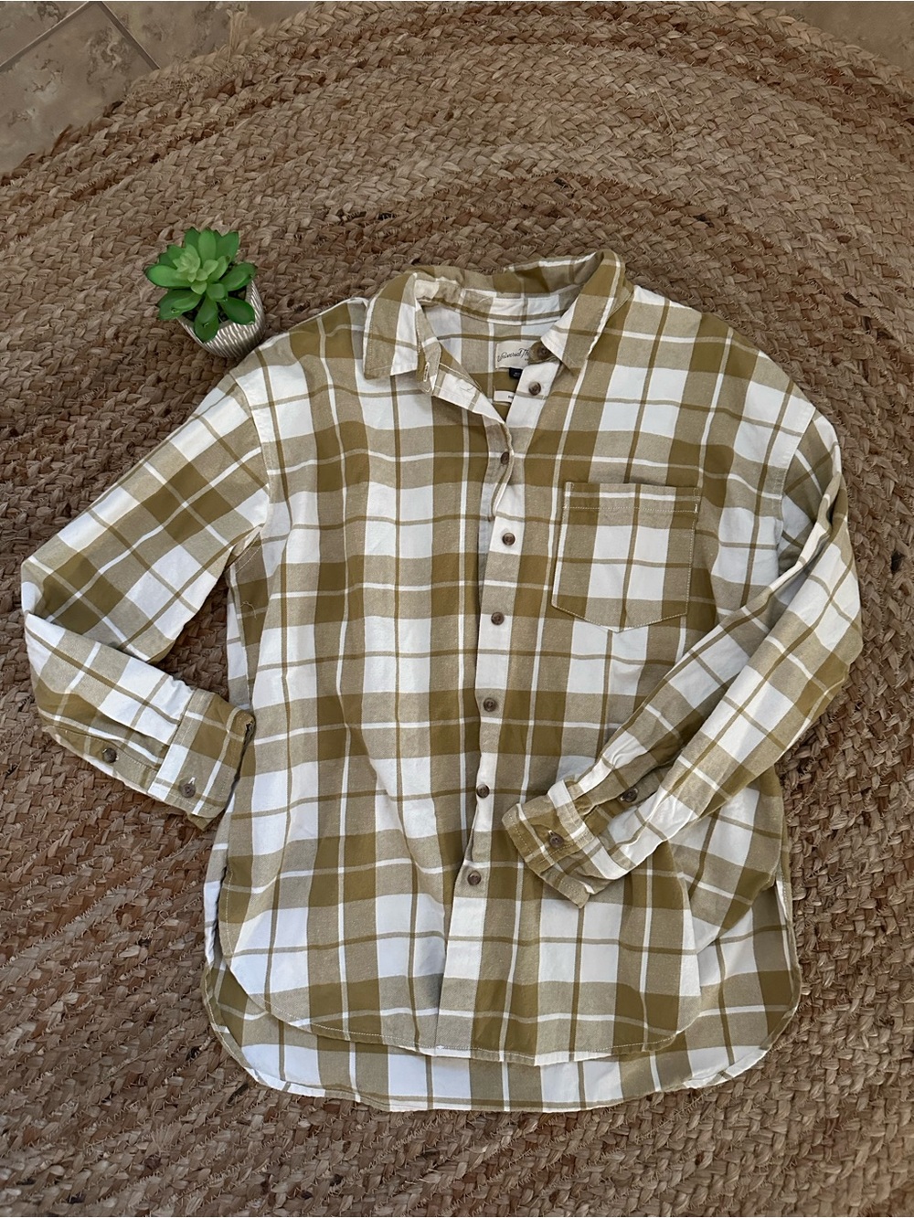 UNIVERSAL THREAD FLANNEL
